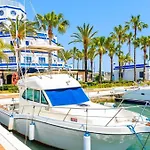 Puerto Deportivo, 公寓 *